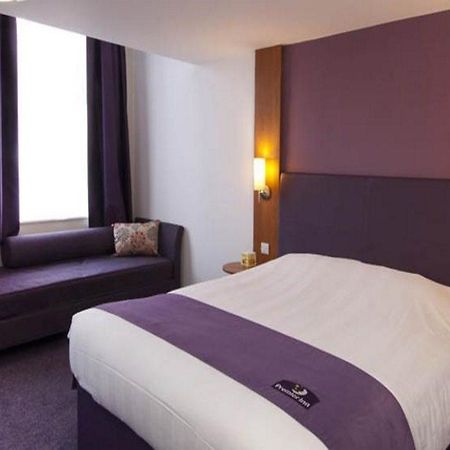 Premier Inn Stroud Страуд Экстерьер фото