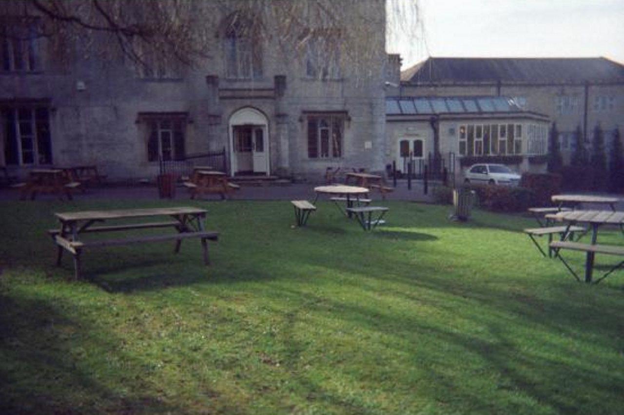 Premier Inn Stroud Страуд Экстерьер фото