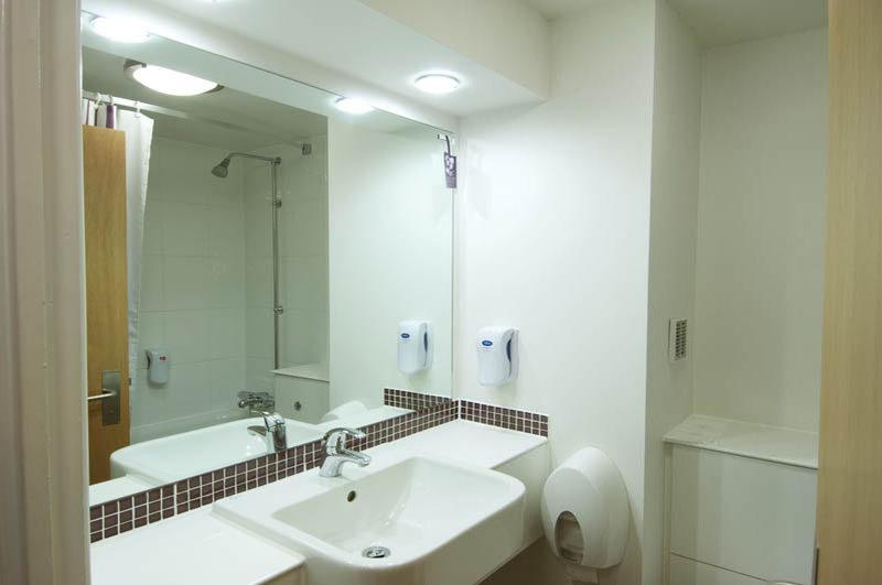 Premier Inn Stroud Страуд Экстерьер фото