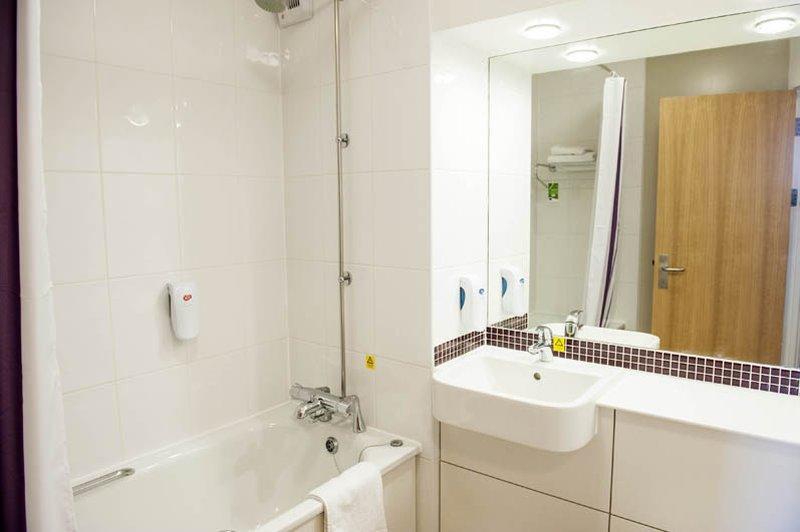 Premier Inn Stroud Страуд Экстерьер фото